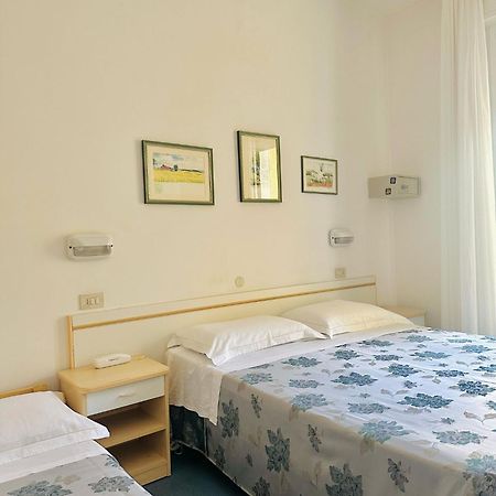 Hotel Erika Rimini Esterno foto