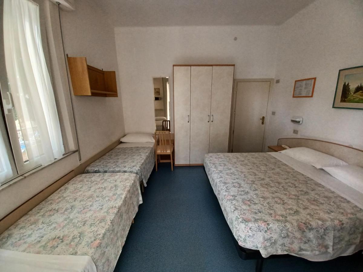 Hotel Erika Rimini Esterno foto