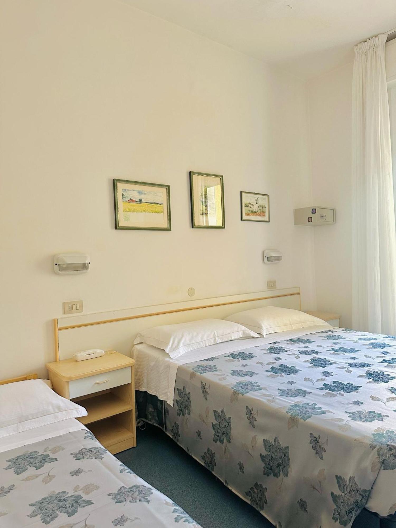 Hotel Erika Rimini Esterno foto
