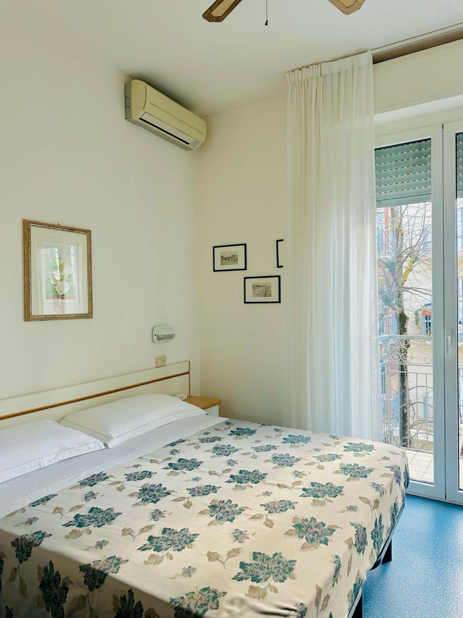 Hotel Erika Rimini Esterno foto