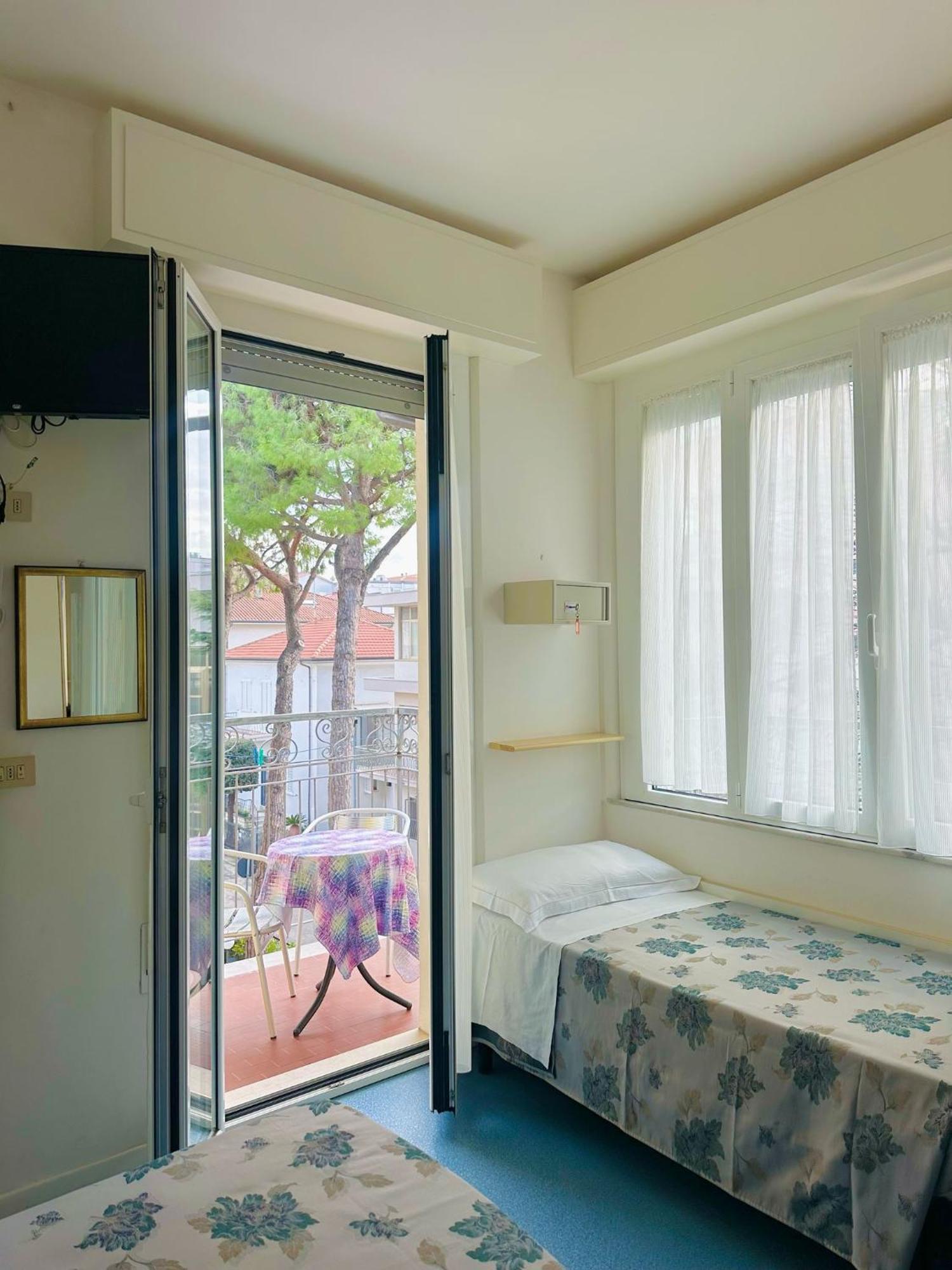 Hotel Erika Rimini Esterno foto