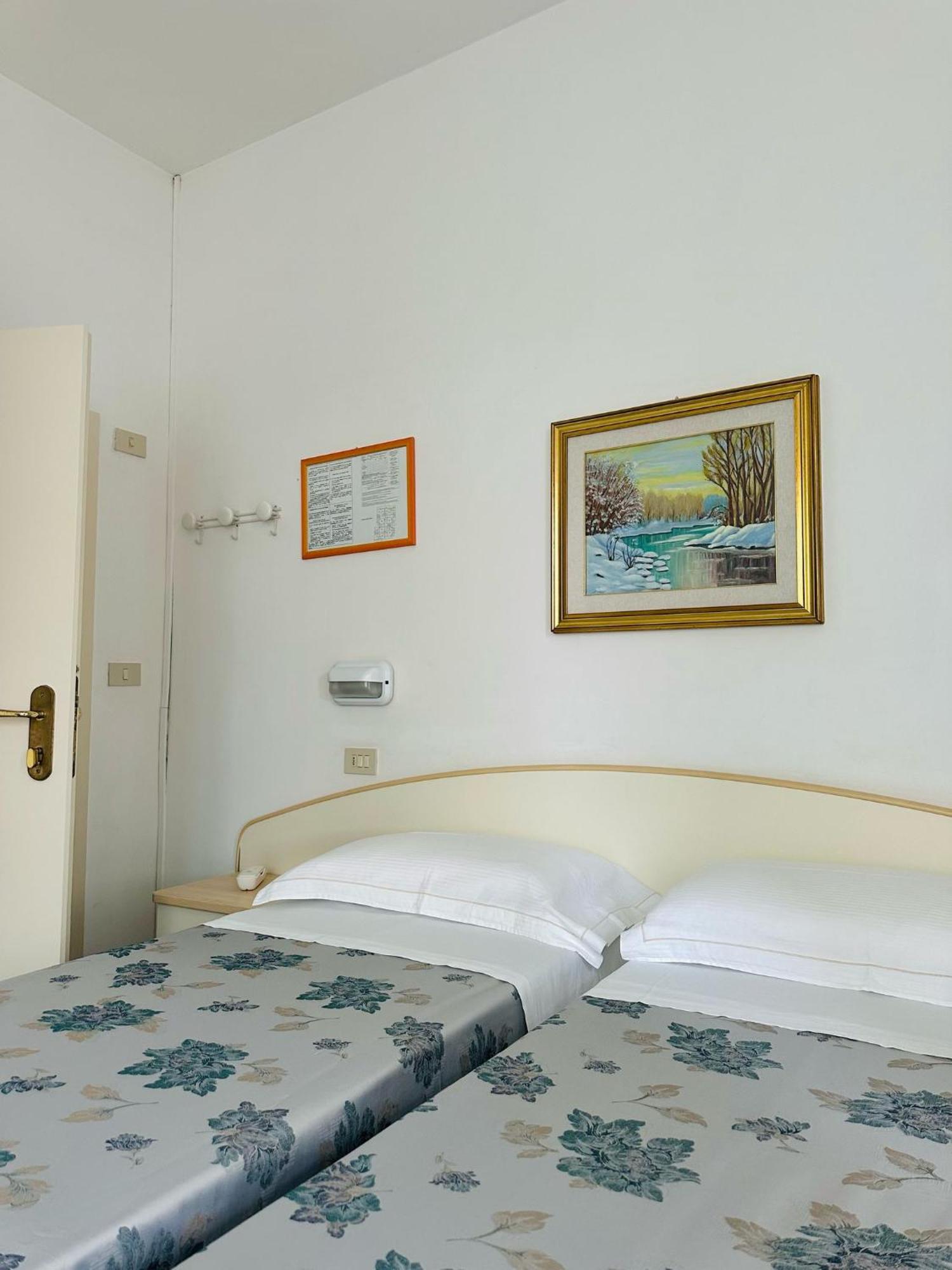 Hotel Erika Rimini Esterno foto