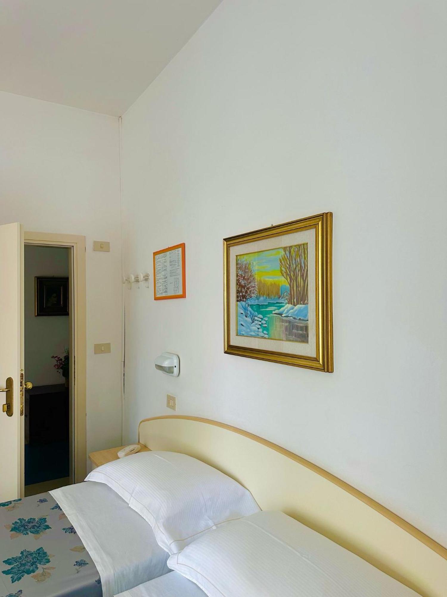 Hotel Erika Rimini Esterno foto