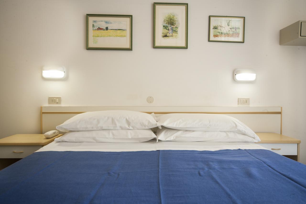 Hotel Erika Rimini Esterno foto