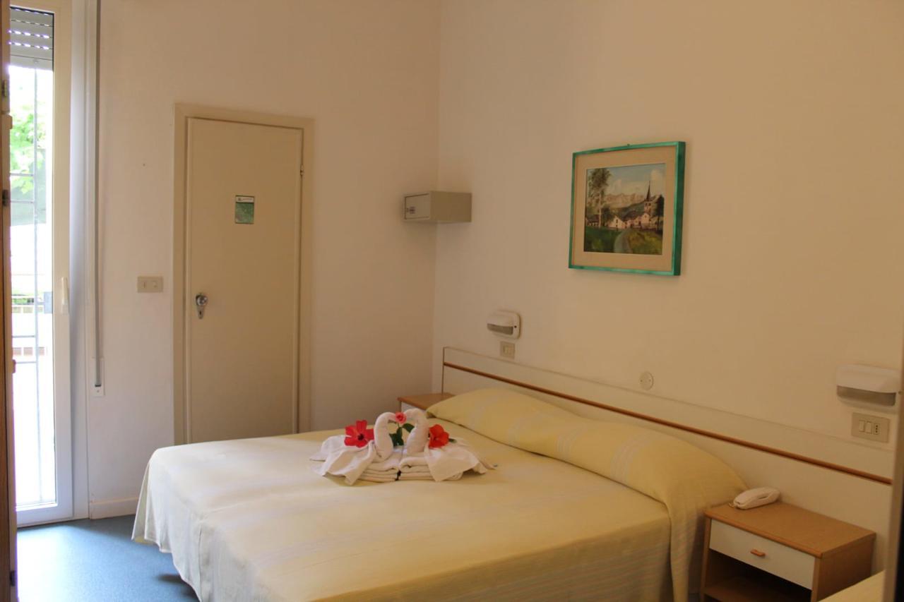 Hotel Erika Rimini Esterno foto