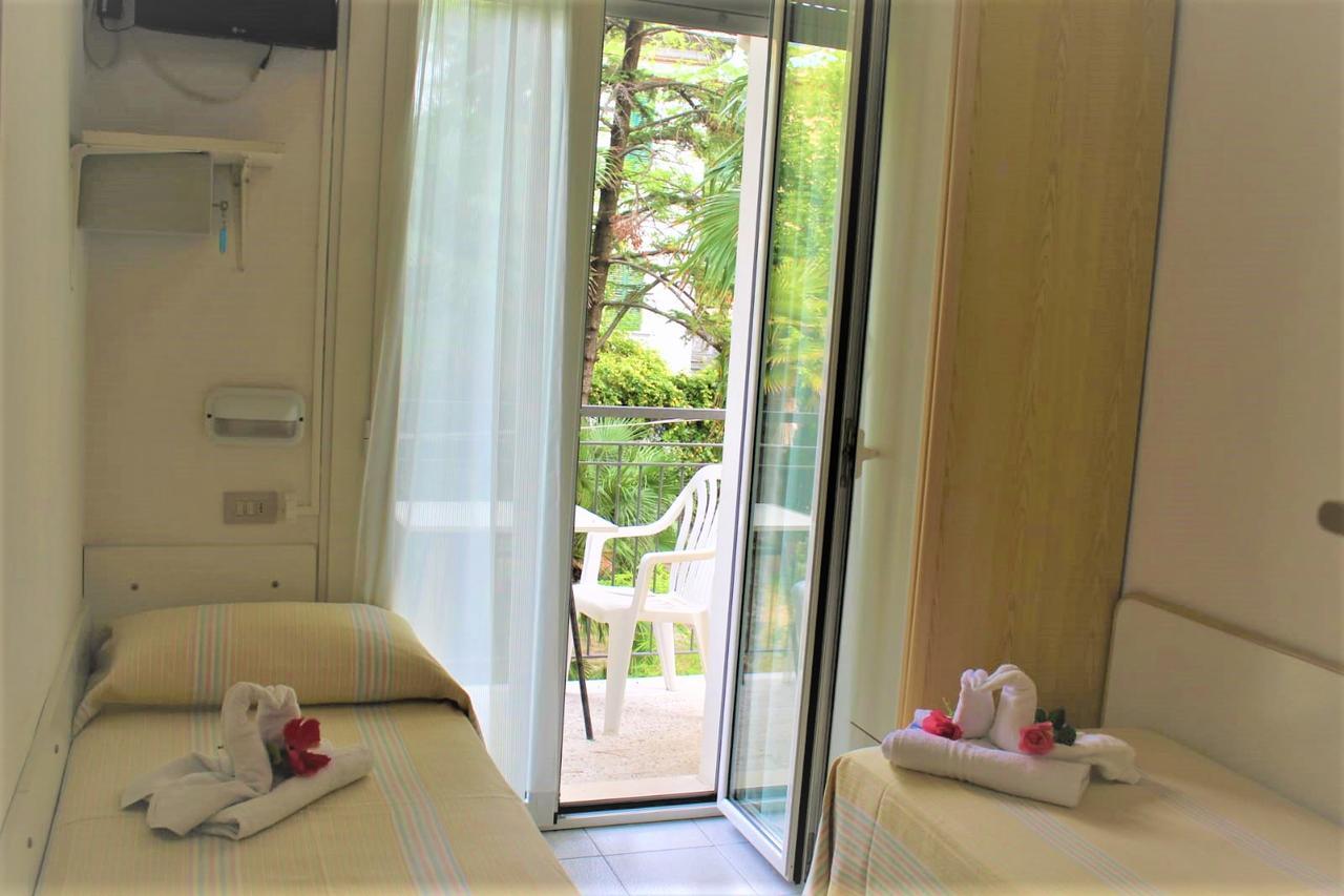 Hotel Erika Rimini Esterno foto