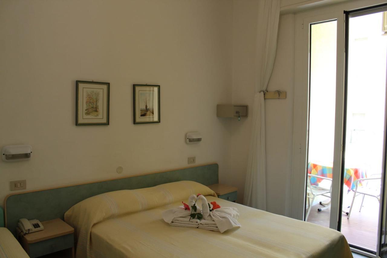 Hotel Erika Rimini Esterno foto