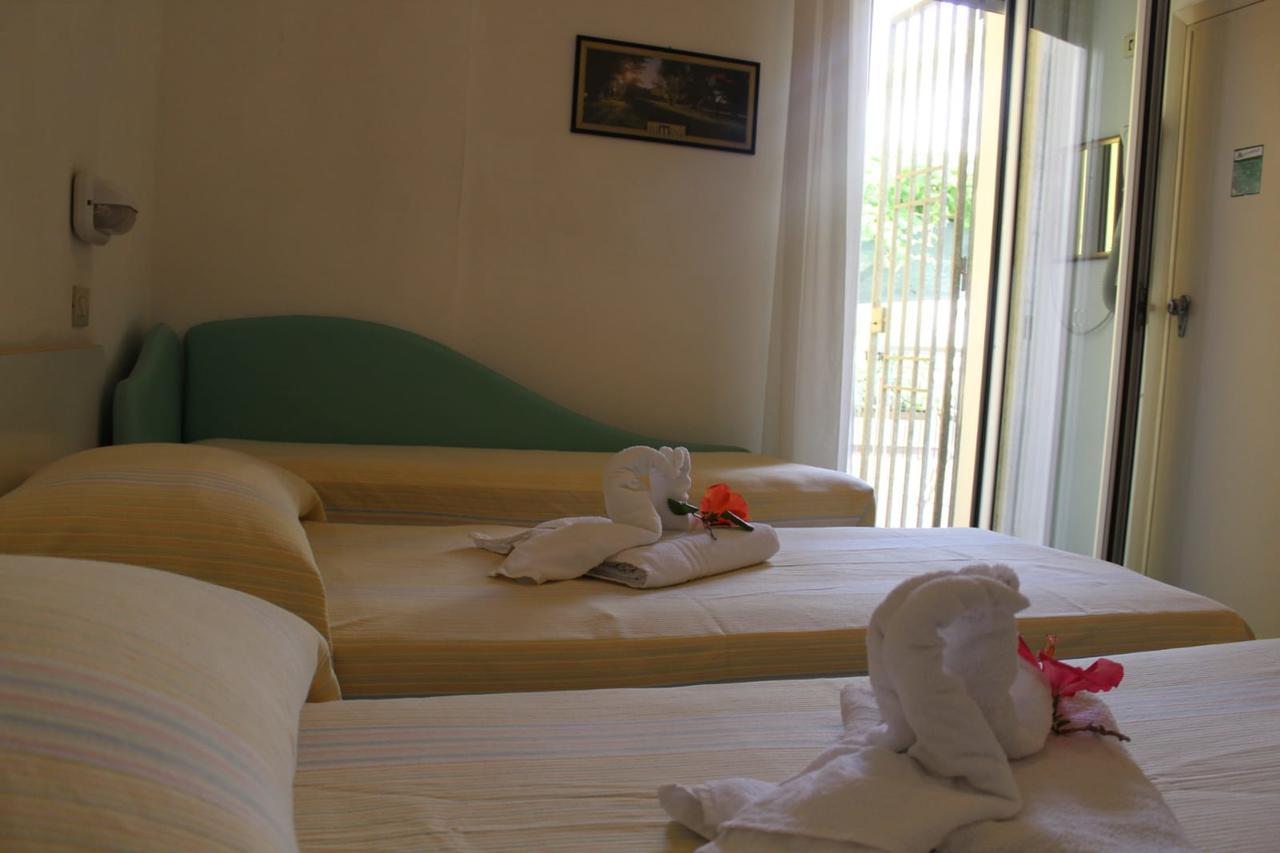 Hotel Erika Rimini Esterno foto