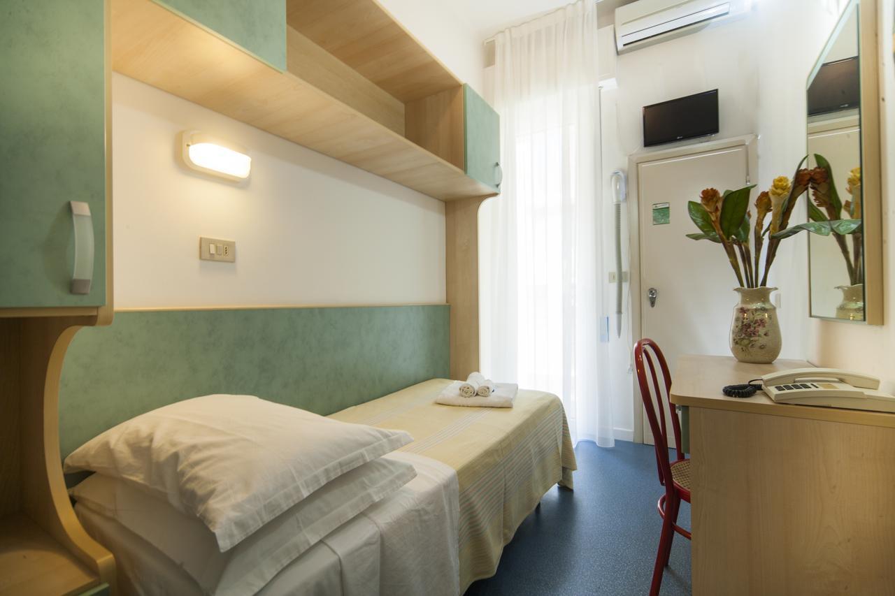 Hotel Erika Rimini Esterno foto